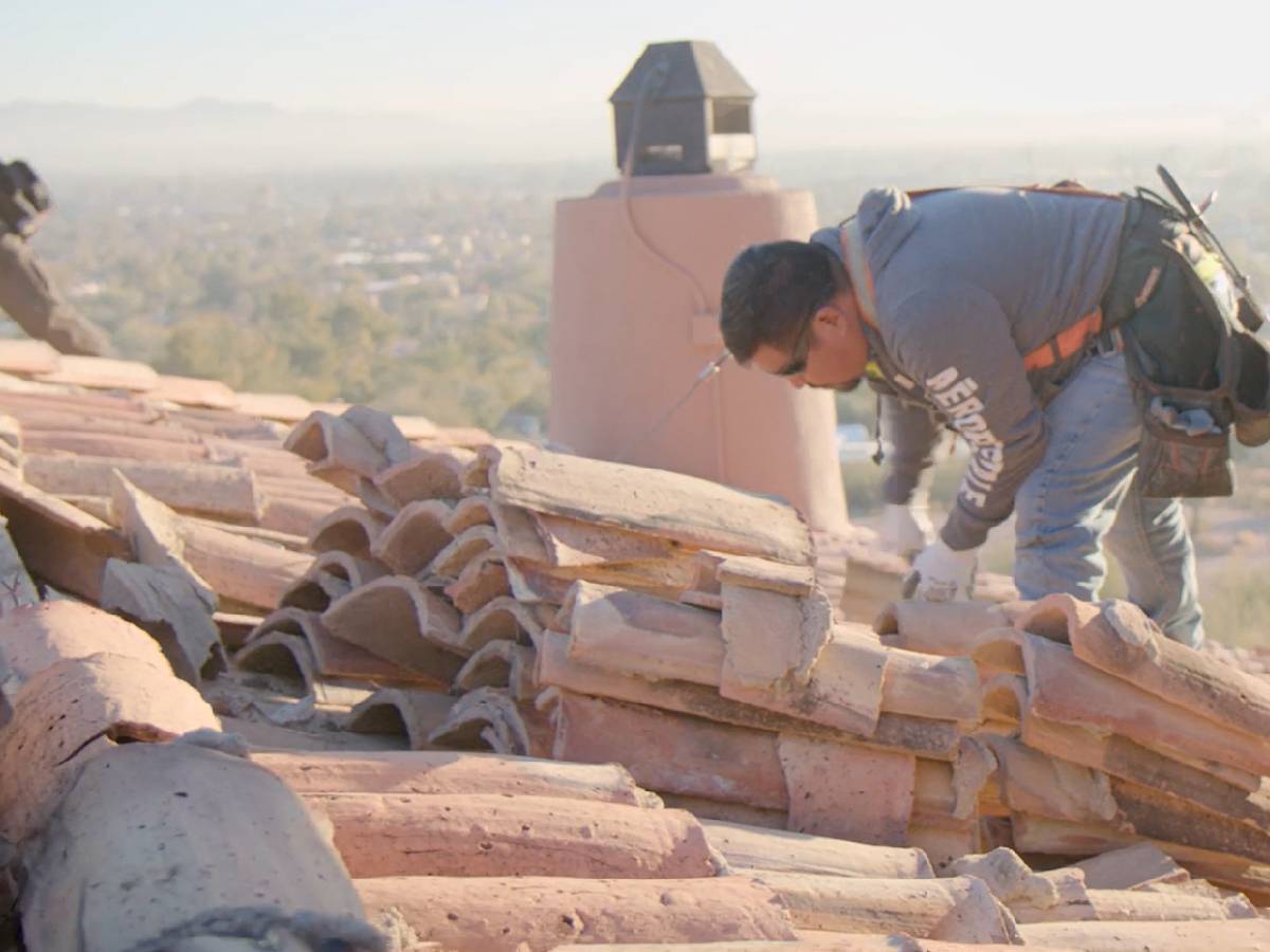 6 Tips for What to Do Before Fixing a Roof Leak