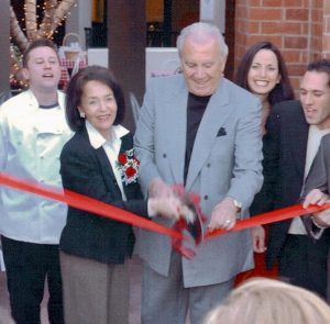 https://scottsdale.com/wp-content/uploads/2024/10/Grimaldis-Pizzeria-Celebrates-20-Years-in-Scottsdale-img2.jpg