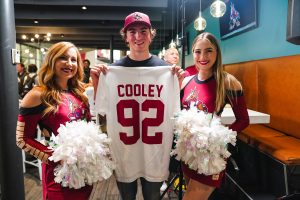 https://scottsdale.com/wp-content/uploads/2024/10/PHOTOS-The-Arizona-Coyotes-Introduces-its-New-Players-and-Rookie-Logan-Cooley-img5.jpg