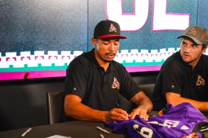 https://scottsdale.com/wp-content/uploads/2024/10/PHOTOS-The-Arizona-Coyotes-Introduces-its-New-Players-and-Rookie-Logan-Cooley-img7.jpg