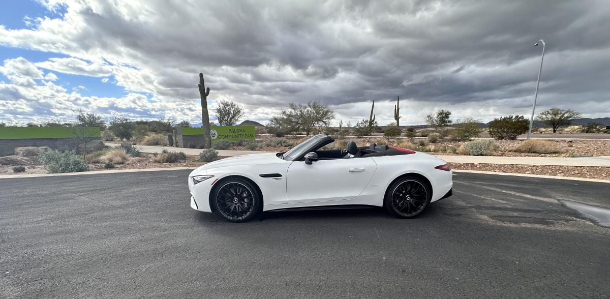 https://scottsdale.com/wp-content/uploads/2024/10/REVIEW-The-Mercedes-AMG-SL43-Roadster-img2.jpg