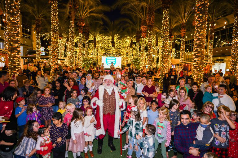 https://scottsdale.com/wp-content/uploads/2024/10/Scottsdale-Quarter-to-Kick-Off-The-Holiday-Season-With-This-Weekends-The-Santa-Social-img2-1.jpg