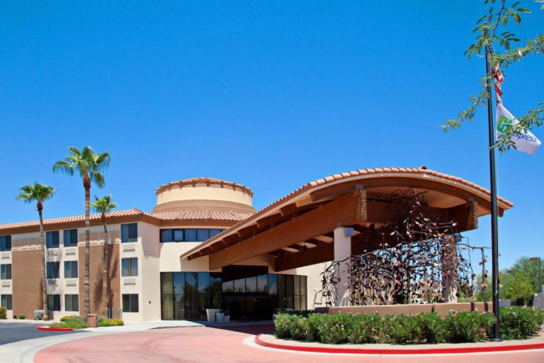 Holiday Inn Exp Scottsdale7 768x512