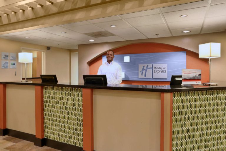 Holiday Inn Exp suites6 768x512