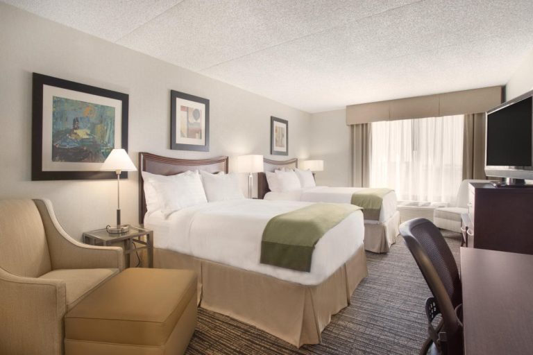 Holiday Inn suites Scottsdale6 768x512
