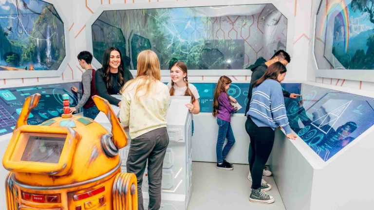 Children playin in Alien Invasion themed esacpe room at Cluville 768x432